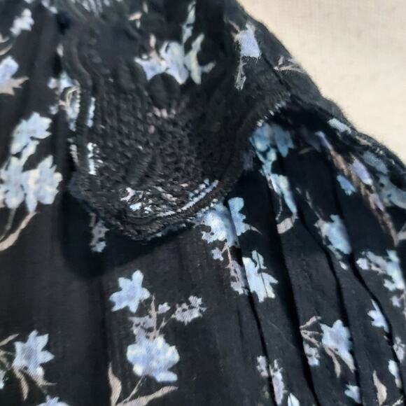 Lucky Brand Black w/Baby Blue Floral Print Button Down Size M - Picture 5 of 13